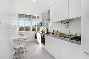 Peaceful Algés Family Home