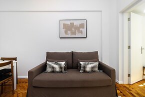 Peaceful Algés Family Home