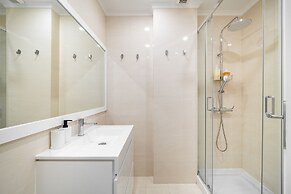 Peaceful Algés Family Home