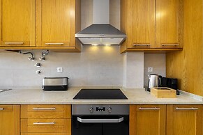 Peaceful Algés Family Home