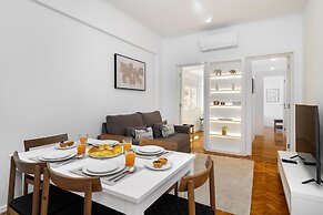 Peaceful Algés Family Home