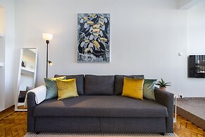 Peaceful Algés Family Home