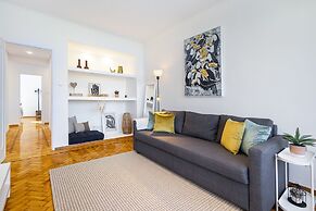 Peaceful Algés Family Home