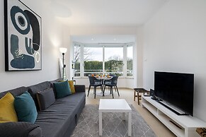 Peaceful Algés Family Home