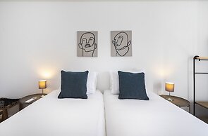 Peaceful Algés Family Home