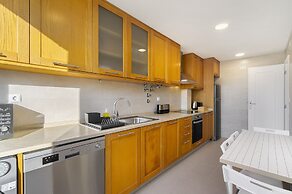 Peaceful Algés Family Home