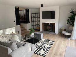 Sleeps7-parking-garden-patio