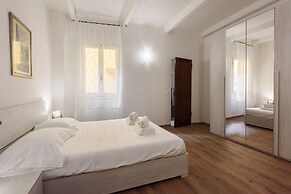 Uffizi 3 bedrooms by Mmega