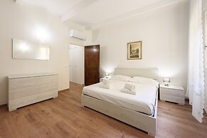 Uffizi 3 bedrooms by Mmega