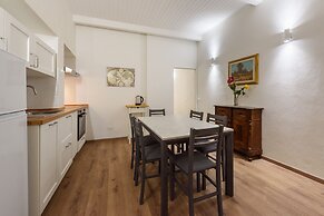 Uffizi 3 bedrooms by Mmega