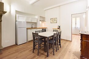 Uffizi 3 bedrooms by Mmega