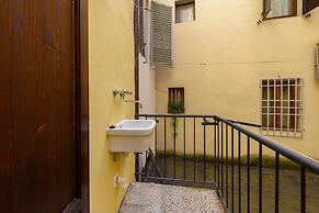 Uffizi 3 bedrooms by Mmega