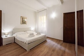 Uffizi 3 bedrooms by Mmega