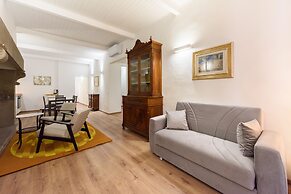Uffizi 3 bedrooms by Mmega