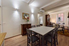 Uffizi 3 bedrooms by Mmega