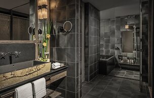 Four Seasons Hotel Osaka