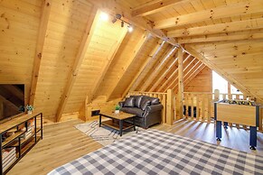 Pigeon Forge Vacation Rental w/ Private Hot Tub!