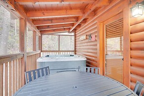 Pigeon Forge Vacation Rental w/ Private Hot Tub!