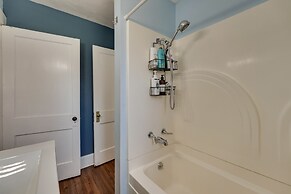 Dog-friendly Springfield Home < 1 Mi to Msu!