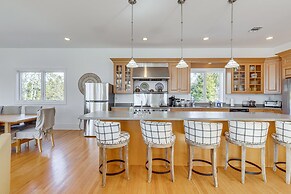Hamptons Home Near Beaches w/ Pool & Water Views!