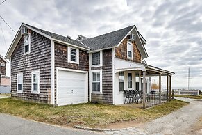Charming Westbrook Cottage, Steps to Private Beach