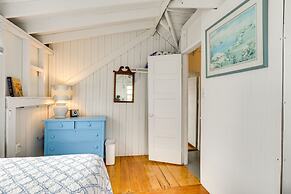 Charming Westbrook Cottage, Steps to Private Beach