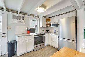 Charming Westbrook Cottage, Steps to Private Beach
