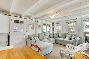 Charming Westbrook Cottage, Steps to Private Beach