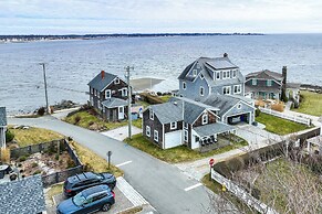 Charming Westbrook Cottage, Steps to Private Beach