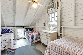 Charming Westbrook Cottage, Steps to Private Beach