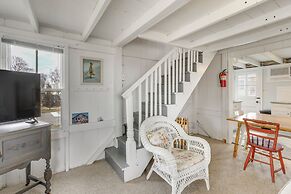 Charming Westbrook Cottage, Steps to Private Beach