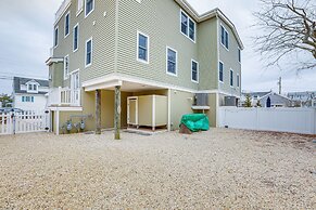 Long Beach Island Townhome w/ Rooftop Deck & Grill