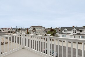 Long Beach Island Townhome w/ Rooftop Deck & Grill