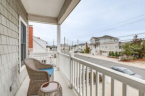 Long Beach Island Townhome w/ Rooftop Deck & Grill