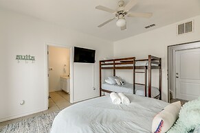 Corpus Christi Condo w/ Community Pool, Near Beach