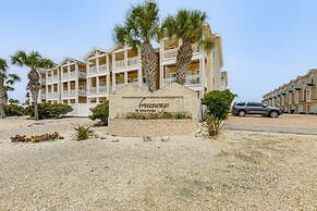 Corpus Christi Condo w/ Community Pool, Near Beach
