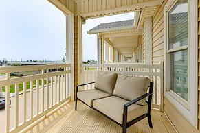 Corpus Christi Condo w/ Community Pool, Near Beach