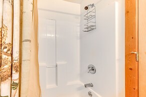 Cozy Bigfork Cabin w/ Canoes: Walk to Swan River!