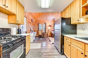 Cozy Bigfork Cabin w/ Canoes: Walk to Swan River!