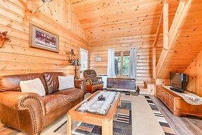 Cozy Bigfork Cabin w/ Canoes: Walk to Swan River!