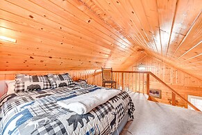 Cozy Bigfork Cabin w/ Canoes: Walk to Swan River!