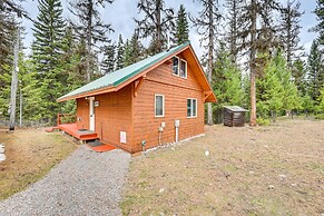 Cozy Bigfork Cabin w/ Canoes: Walk to Swan River!