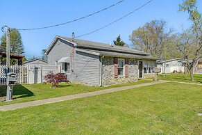 Harrisburg Home w/ Private Yard + Screened Porch!