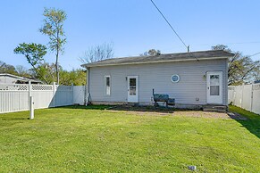 Harrisburg Home w/ Private Yard + Screened Porch!