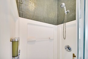 Waterfront Portsmouth Apt: 1/2 Mi to Dtwn & Ferry