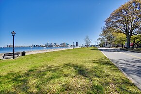 Waterfront Portsmouth Apt: 1/2 Mi to Dtwn & Ferry