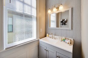 Waterfront Portsmouth Apt: 1/2 Mi to Dtwn & Ferry