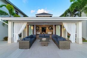Infinity House by Blue Sky Luxury