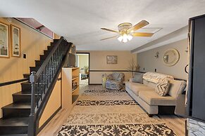 Riverside Serenity: A Picturesque Retreat 2 Bedroom Cottage by RedAwni