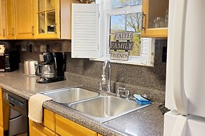 Riverside Serenity: A Picturesque Retreat 2 Bedroom Cottage by RedAwni